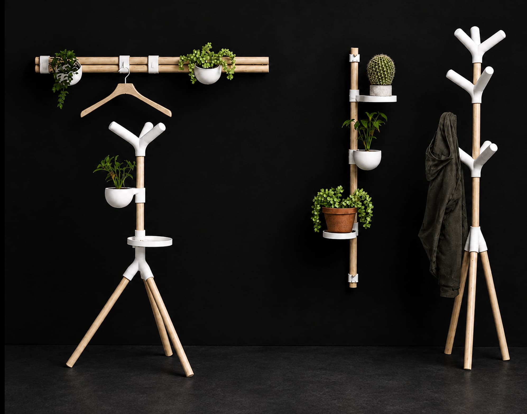 Les différents porte-manteaux modulaires Paco, avec leurs accessoires et plantes